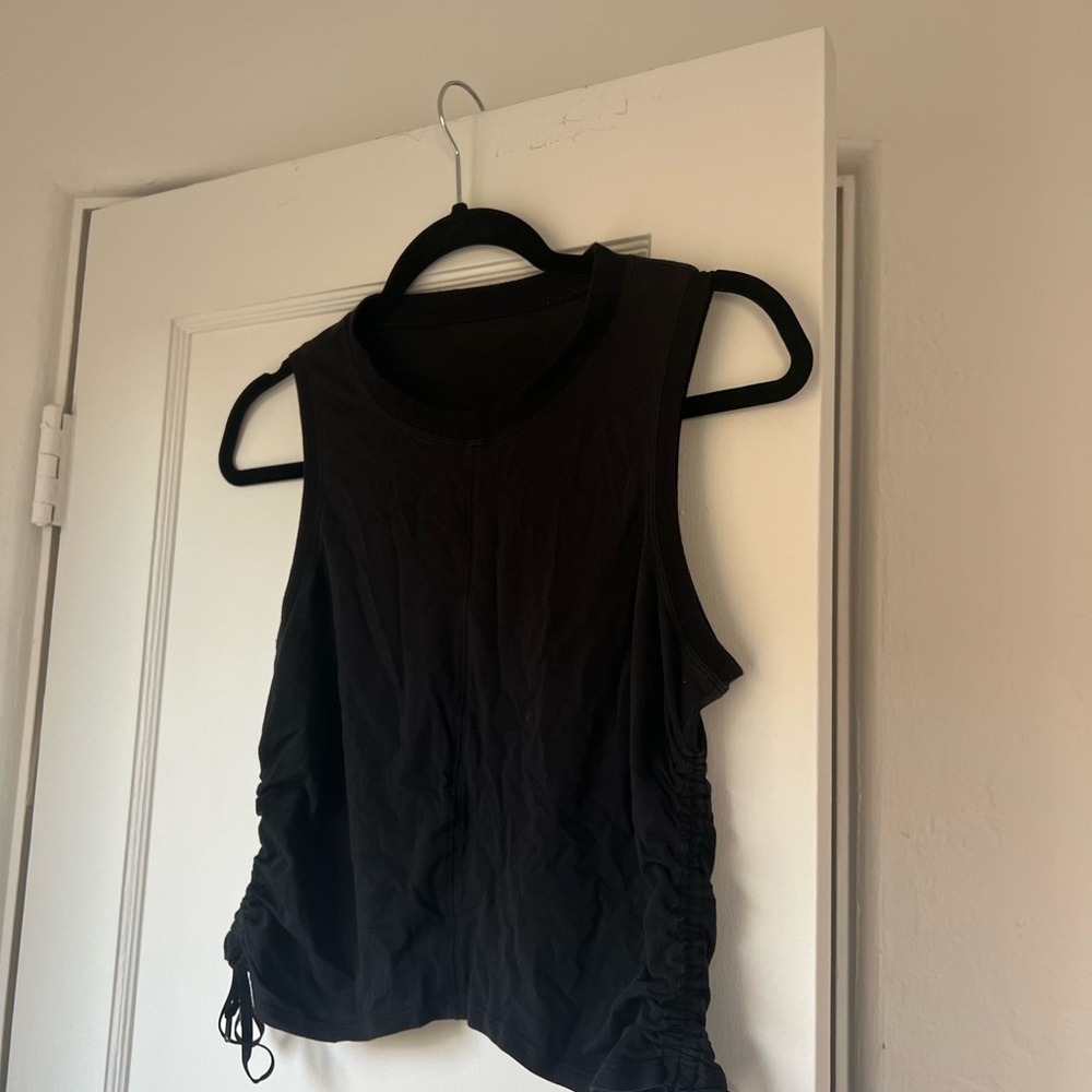 Black Lululemon tank